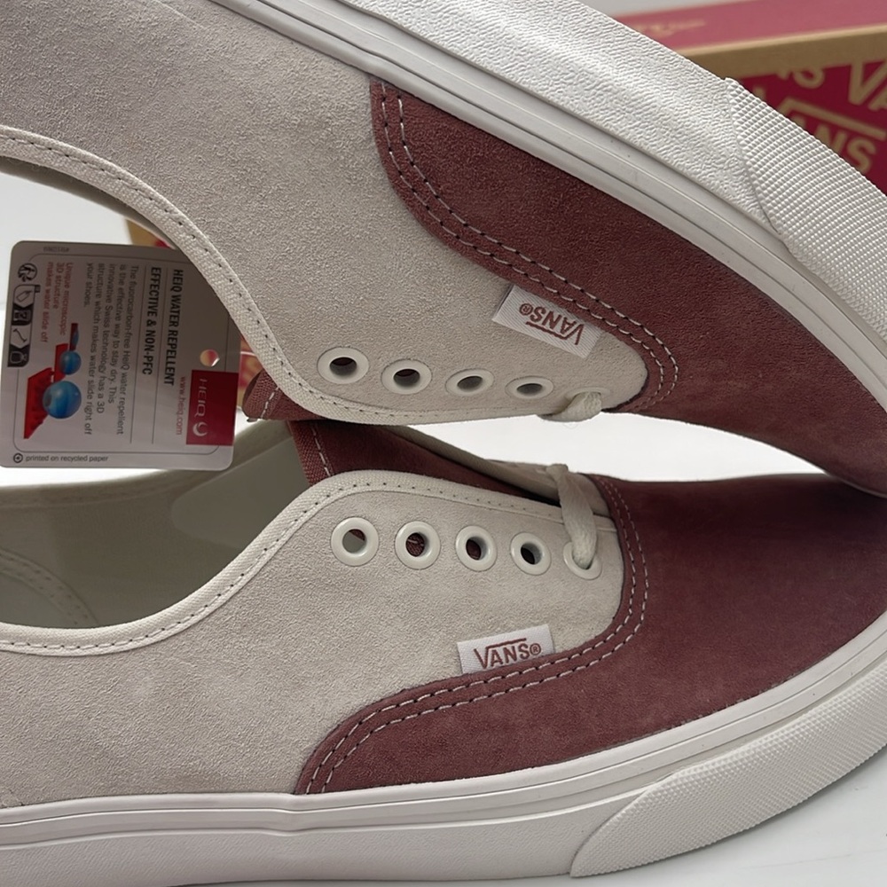 Vans WMNS Authentic
Pig Suede Withered Rose
VN000BW5CHO
Sneakers - Picture 14 of 16